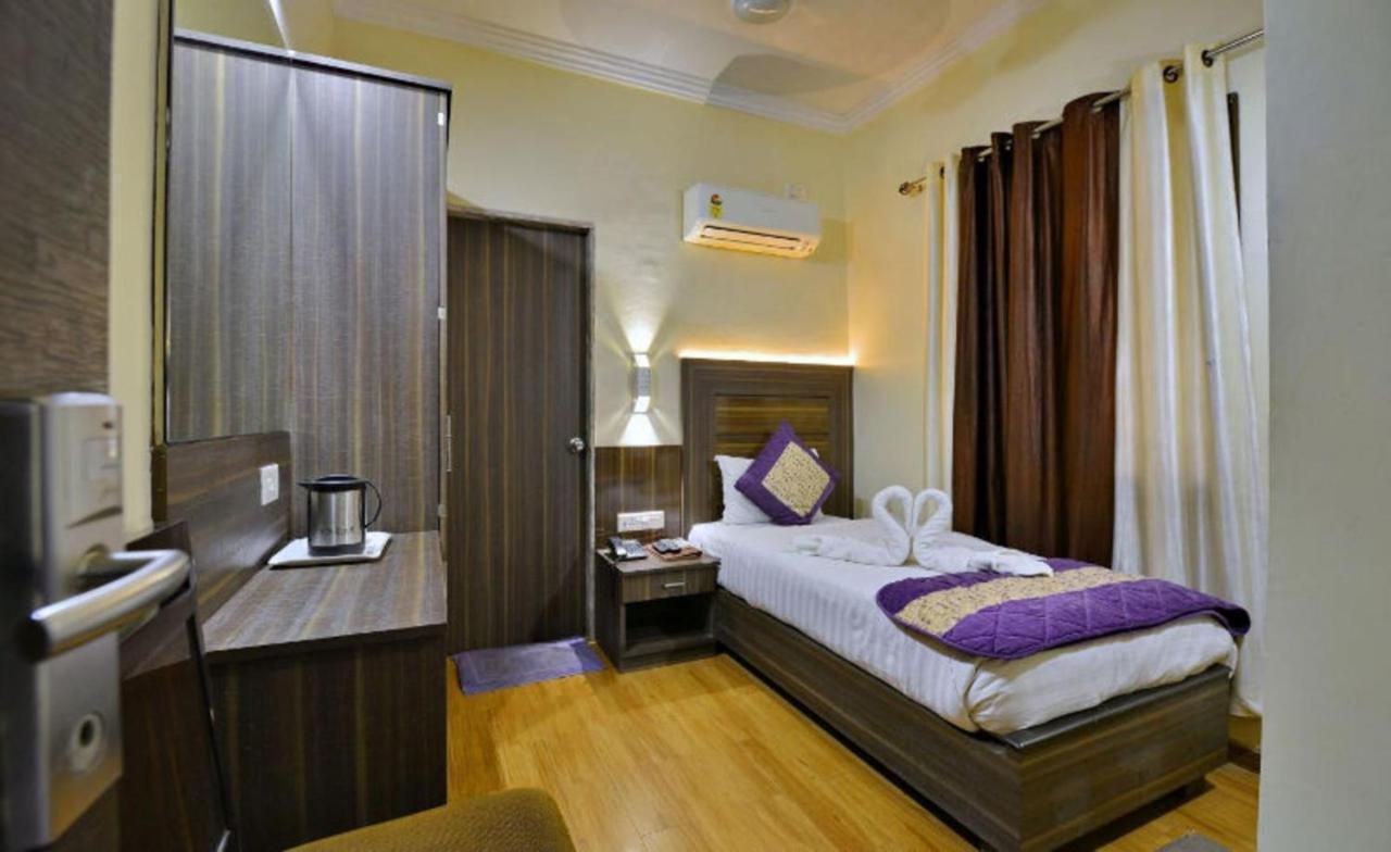 Hotel Samrat Jabalpur Eksteriør billede