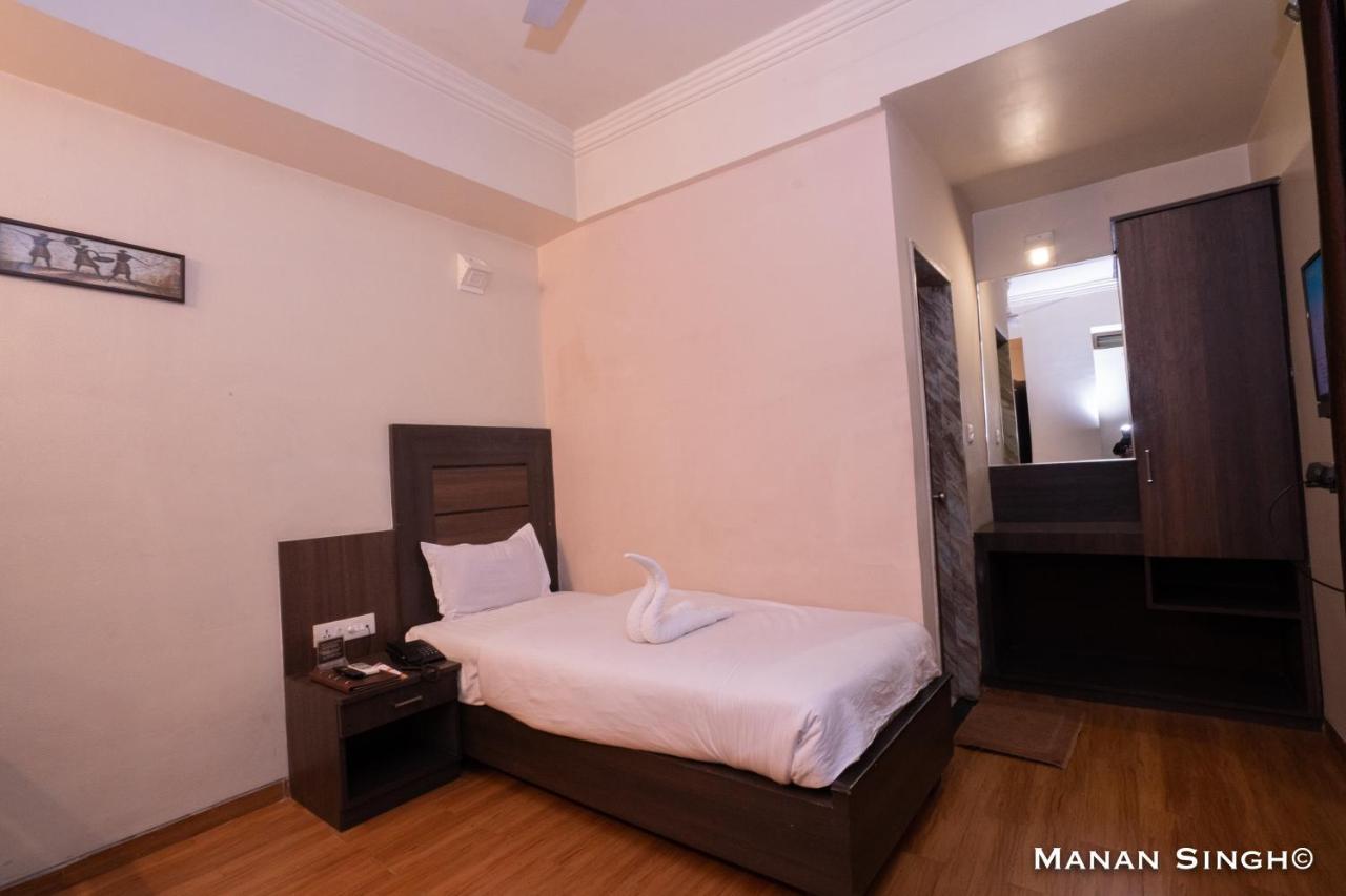 Hotel Samrat Jabalpur Eksteriør billede