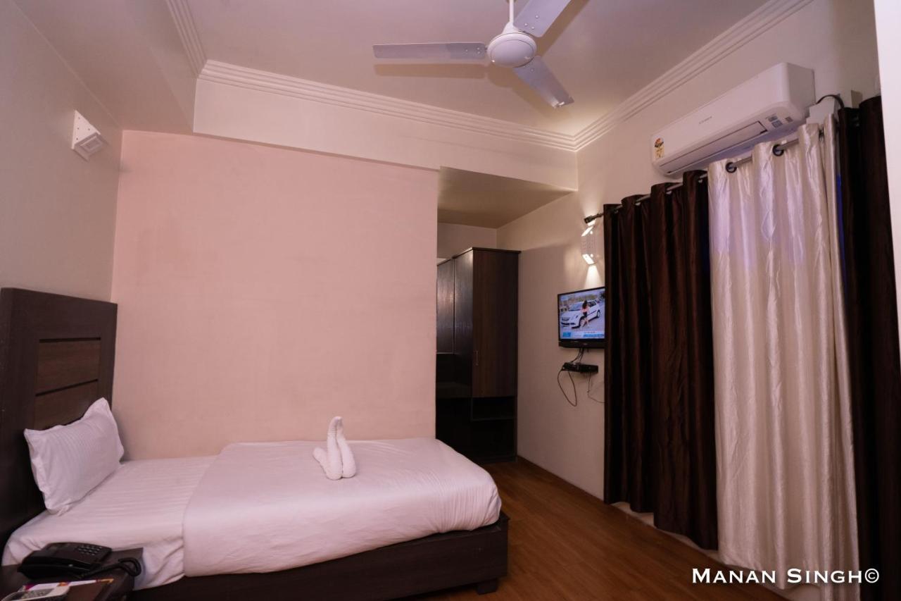 Hotel Samrat Jabalpur Eksteriør billede