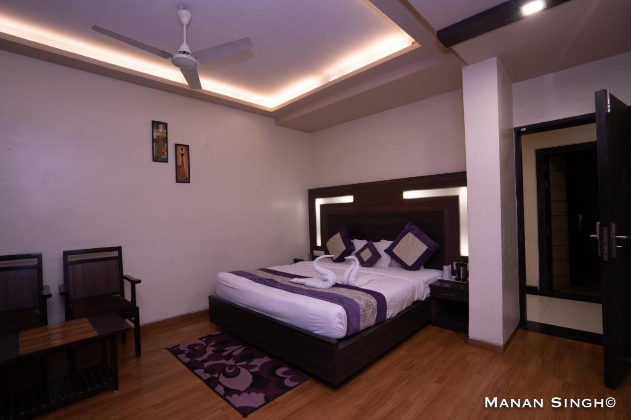 Hotel Samrat Jabalpur Eksteriør billede