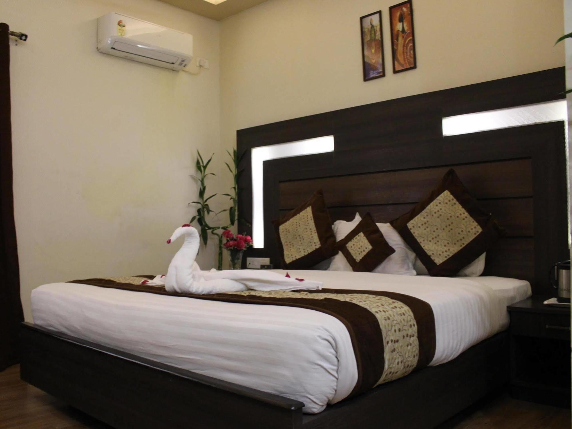 Hotel Samrat Jabalpur Eksteriør billede
