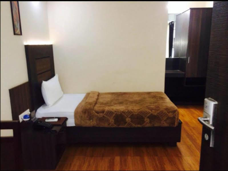 Hotel Samrat Jabalpur Eksteriør billede